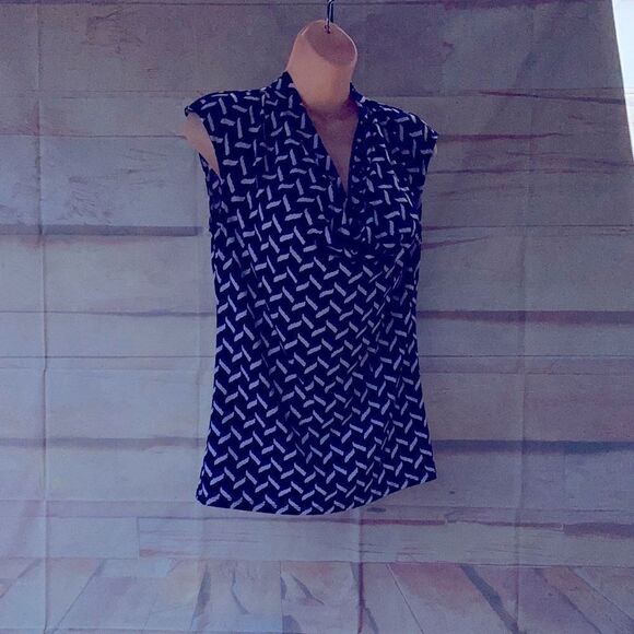 Ladies size Small sleeveless top by Ann Taylor - Picture 2 of 6